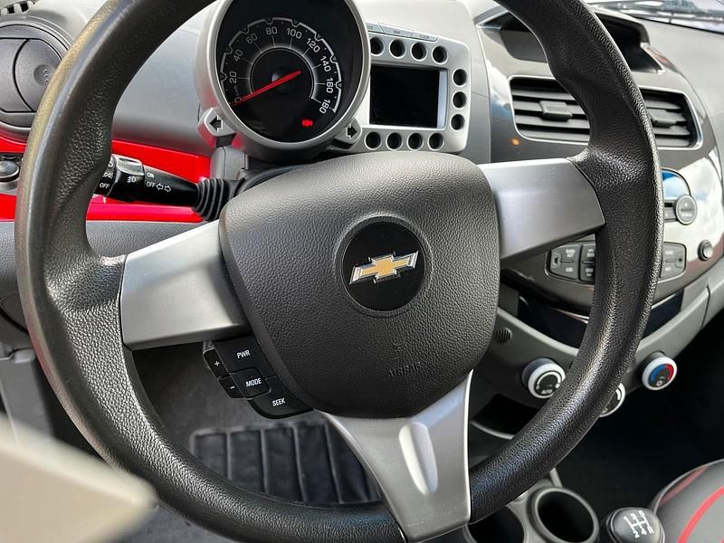 Gebraucht Chevrolet Spark 81 PS (59 kW) 2010 Schwarz Kleinwagen