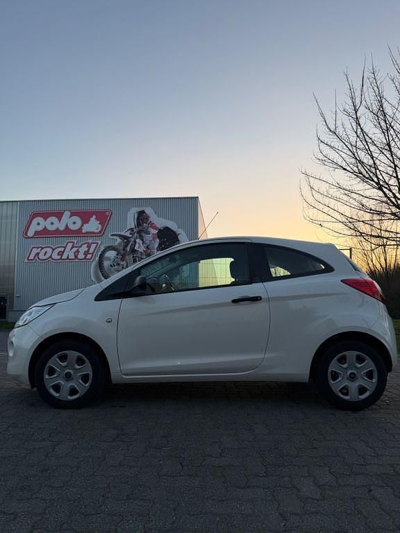 Gebraucht Ford Ka Trend 69 PS (50 kW) 2015 Weiß Kleinwagen