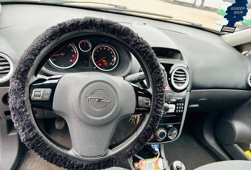 Gebraucht Opel Corsa 80 PS (58 kW) 2010 Schwarz Kleinwagen