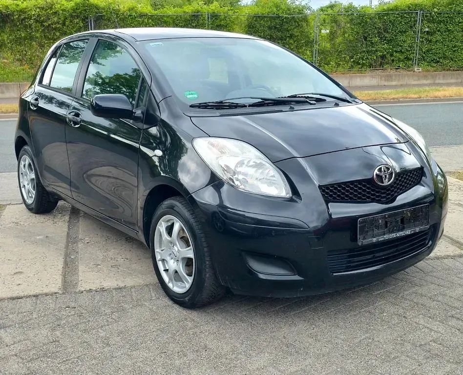 Gebraucht Toyota Yaris Cool 69 PS (50 kW) 2011 Schwarz Kleinwagen