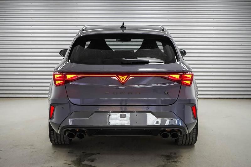 Gebraucht Cupra Leon VZ 333 PS (244 kW) 2025 Graphene grau metallic (r6) Kombi