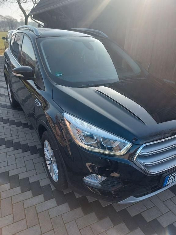 Gebraucht Ford Kuga Titanium 150 PS (110 kW) 2018 Schwarz SUV
