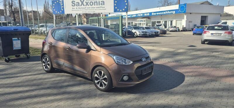 Cashmere brown / met Gebraucht 2016 Hyundai i10 YES! Kleinwagen | 7.590 € (Superpreis) - Bild 1/4