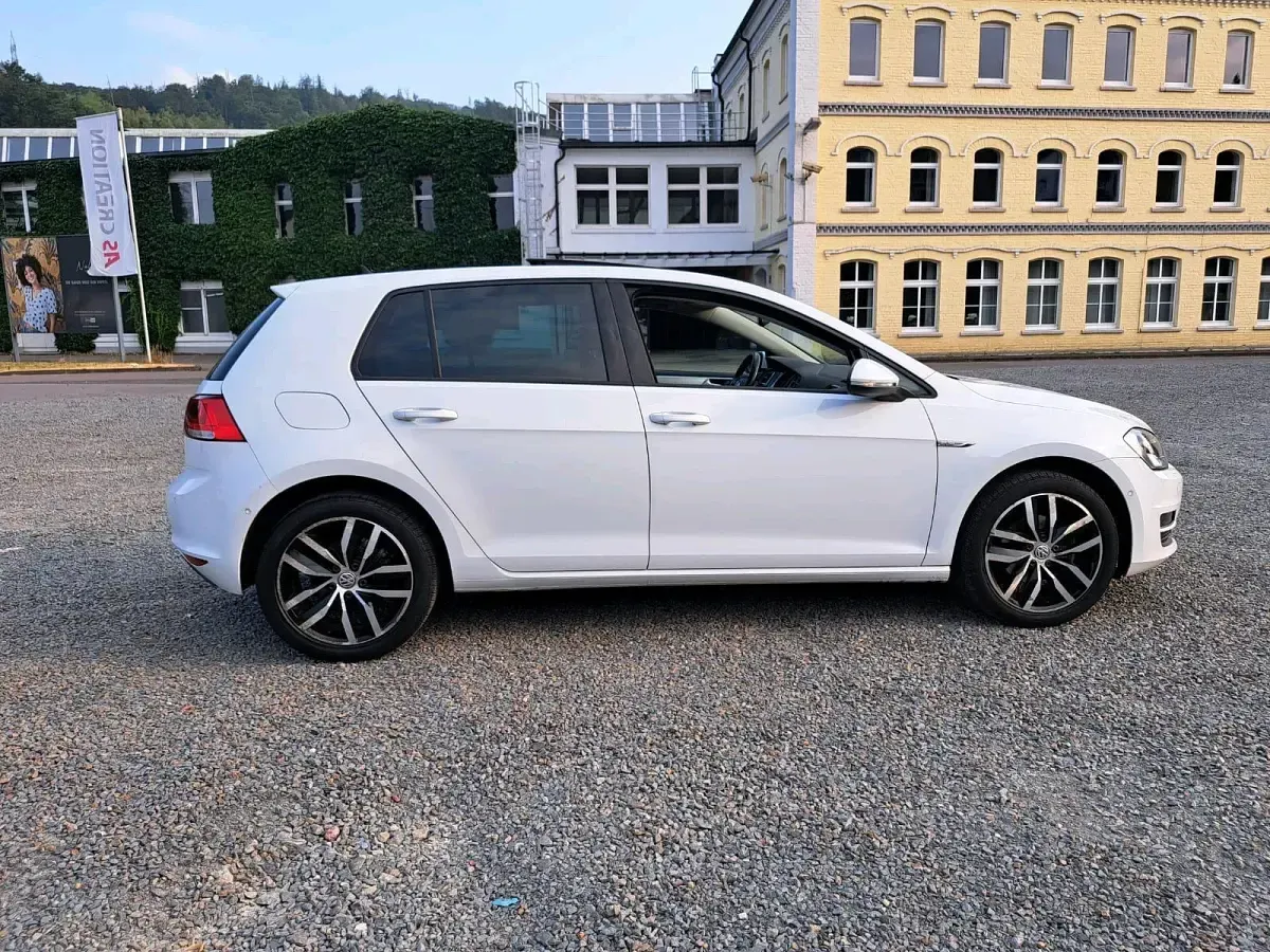 Gebraucht VW Golf VII Highline 86 PS (63 kW) 2014 Weiß Kleinwagen