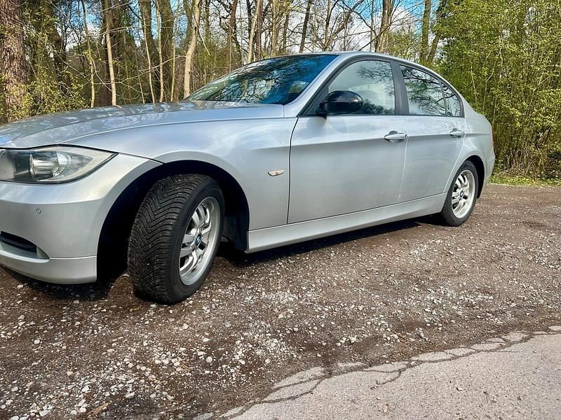 Gebraucht BMW 320 163 PS (119 kW) 2006 Silber Limousine