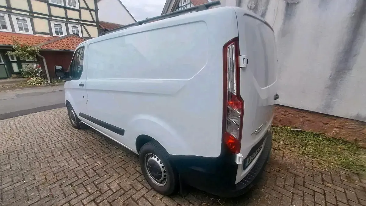 Gebraucht Ford Transit Custom 105 PS (77 kW) 2021 Weiß Van
