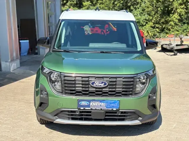 Neu Ford Tourneo Courier Active 125 PS (91 kW) 2026 Bursting green Van / Kleinbus