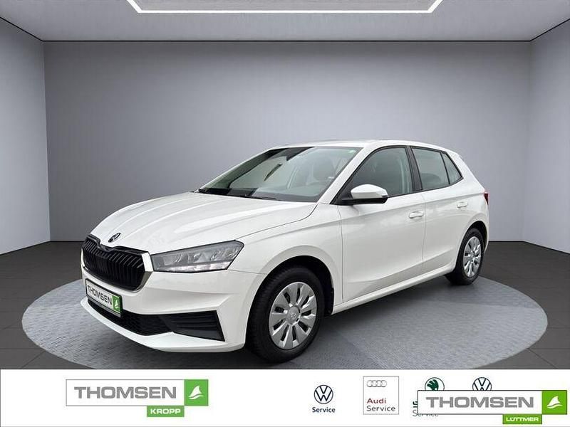 Weiß Gebraucht 2022 Skoda Fabia Active Kleinwagen | 13.990 € (Fairer Preis) - Bild 1/4