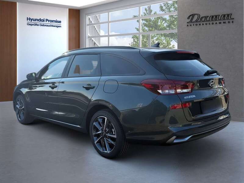 Gebraucht Hyundai i30 101 PS (74 kW) 2025 Cypress green / mic Kombi