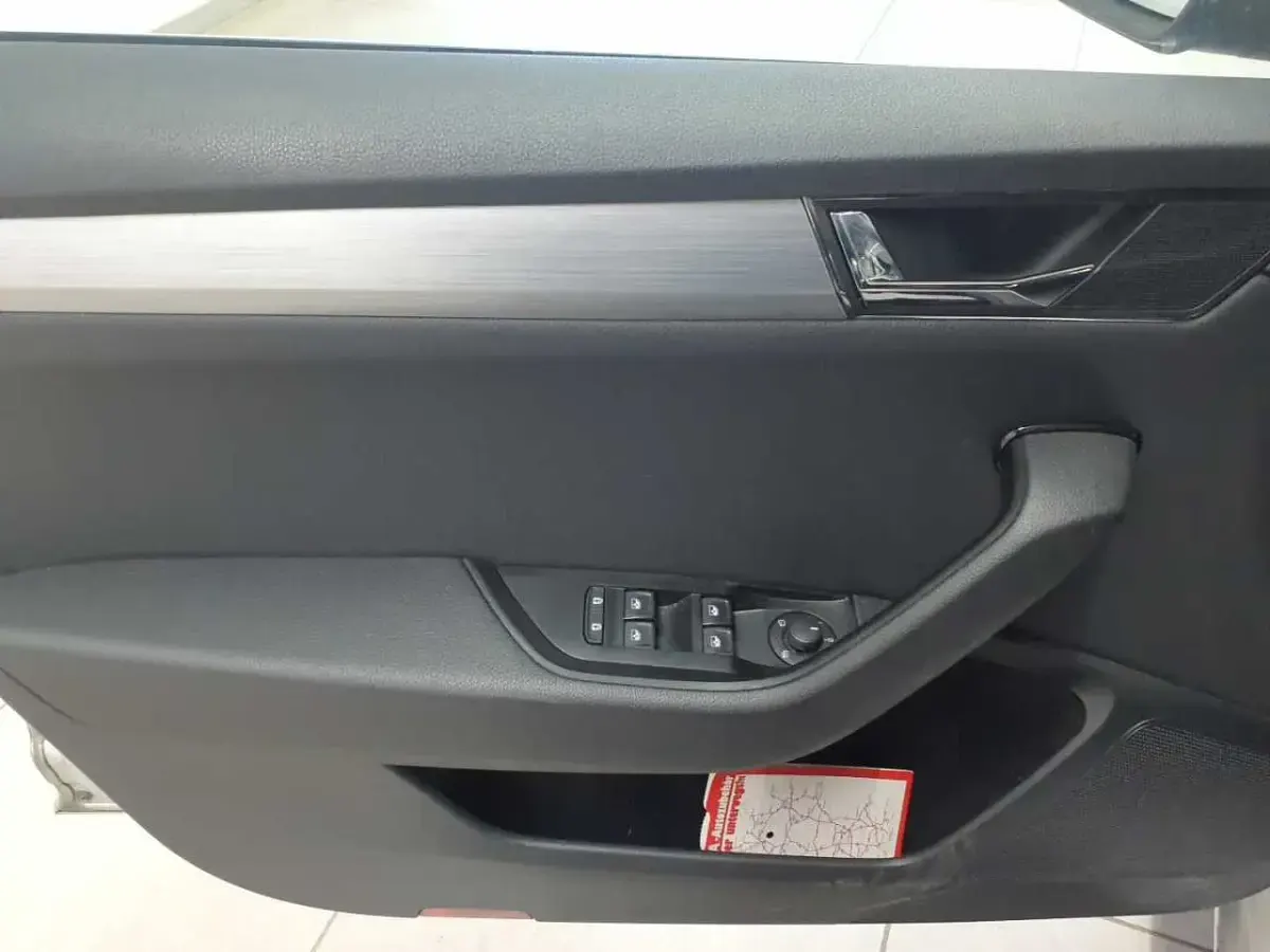 Gebraucht Skoda Superb Ambition 150 PS (110 kW) 2023 Silber metallic Kombi
