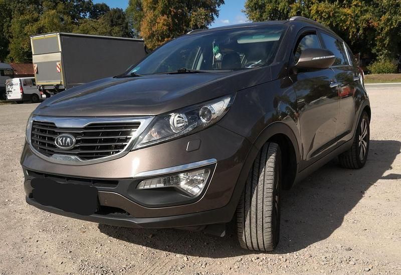 Braun Gebraucht 2010 Kia Sportage Spirit SUV | 6.600 € (Etwas zu teuer) - Bild 1/4