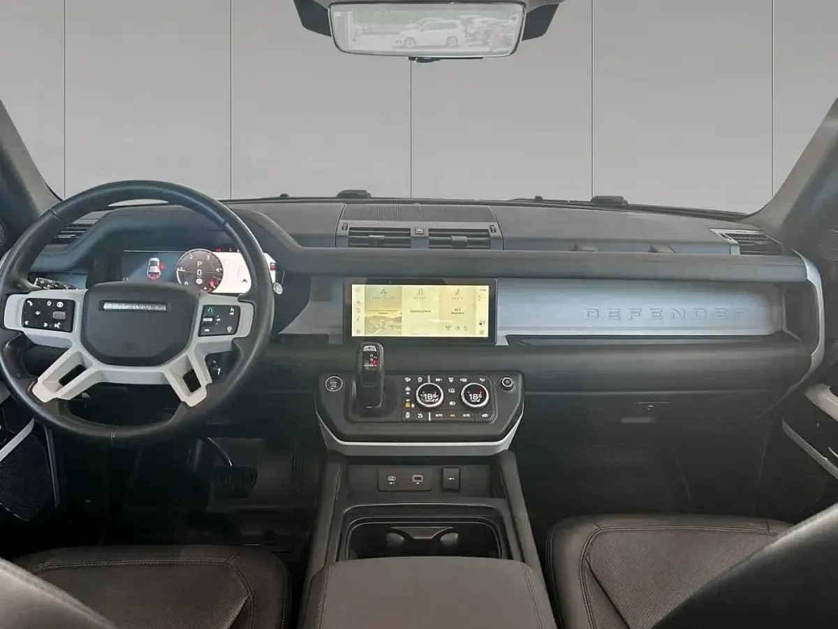 Gebraucht Land Rover Defender 252 PS (185 kW) 2024 Hakuba silver SUV