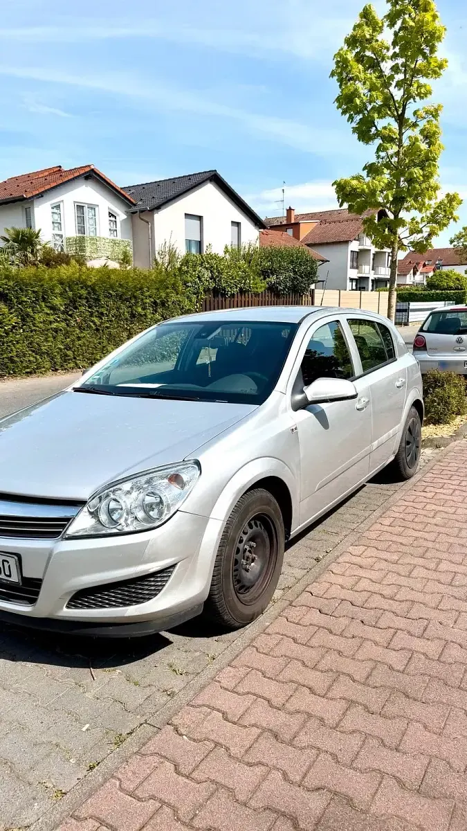 Gebraucht Opel Astra 104 PS (76 kW) 2007 Silber Limousine