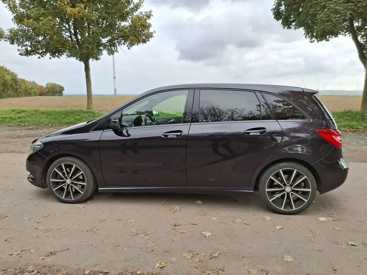 Gebraucht Mercedes B250 211 PS (155 kW) 2013 Violett Kleinwagen