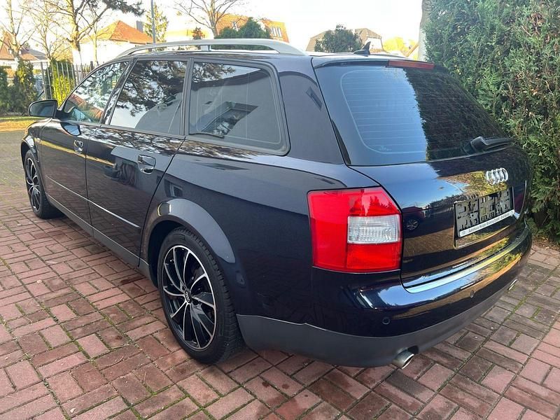 Gebraucht Audi A4 Comfort 220 PS (161 kW) 2002 Blau Kombi
