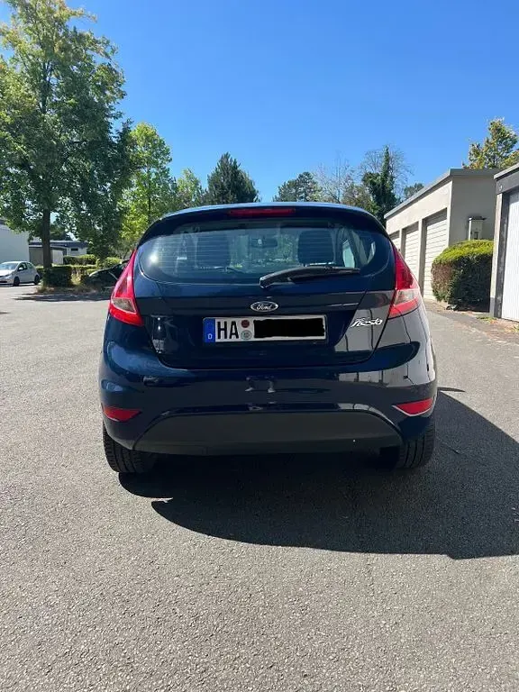 Gebraucht Ford Fiesta 60 PS (44 kW) 2011 Blau Kleinwagen
