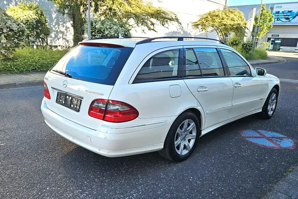 Używany Mercedes E200 184 KM (135 kW) 2008 Biały Kombi
