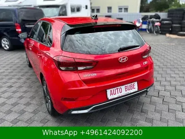 Gebraucht Hyundai i30 Advantage 101 PS (74 kW) 2024 Engine red Limousine