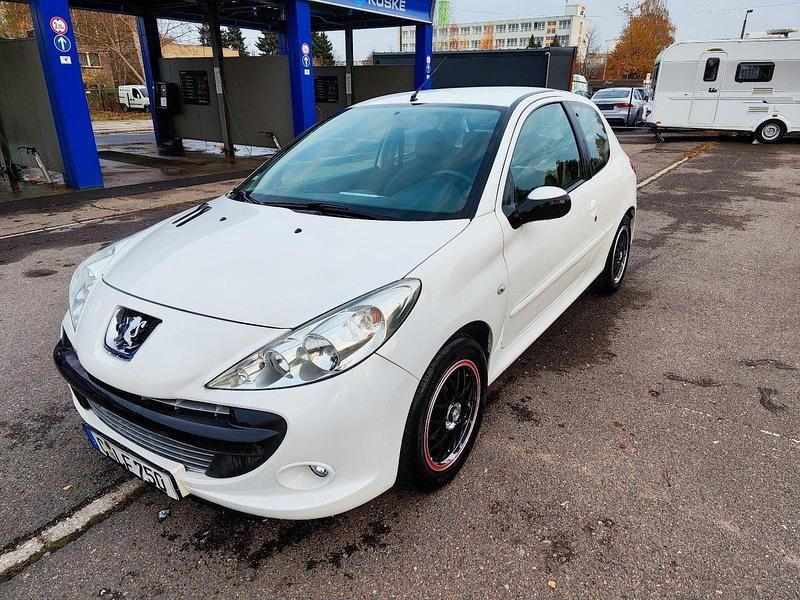 Weiß Gebraucht 2011 Peugeot 206+ Kleinwagen | 2.499 € (Fairer Preis) - Bild 1/4
