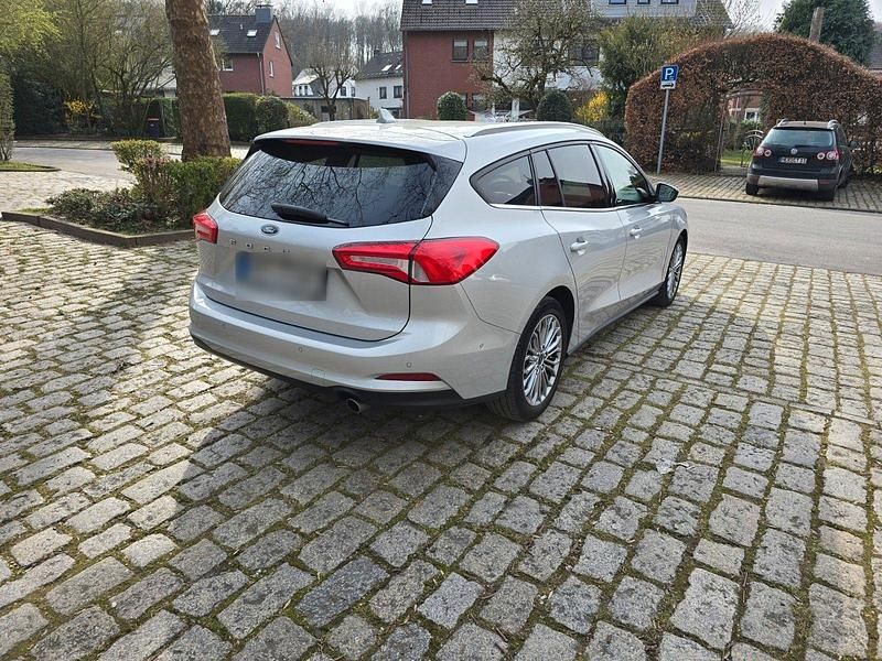 Używany Ford Focus Titanium 150 KM (110 kW) 2021 Srebrny Sedan/Limuzyna