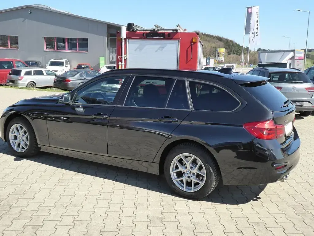 Gebraucht BMW 320 Advantage 190 PS (139 kW) 2019 Schwarz Limousine