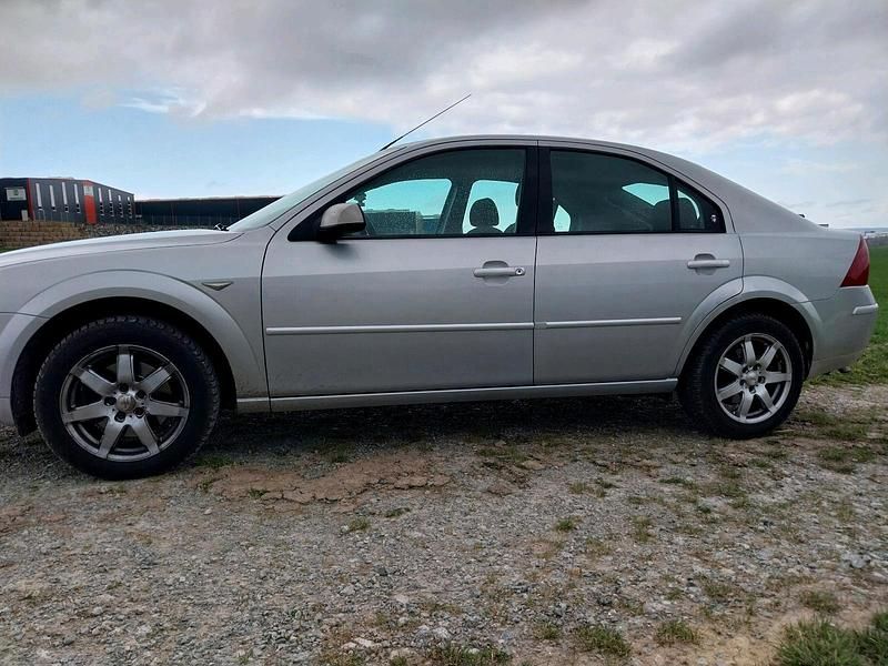 Silber Gebraucht 2002 Ford Mondeo Ghia Limousine | 2.499 € (Teuer) - Bild 1/4