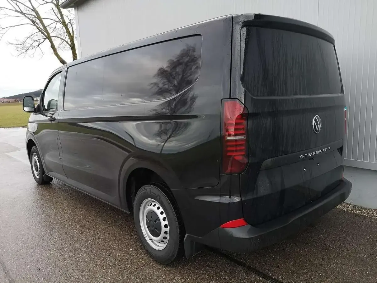 Neu VW Transporter 100 kW (136 PS) 2026 Midnight black metallic Van
