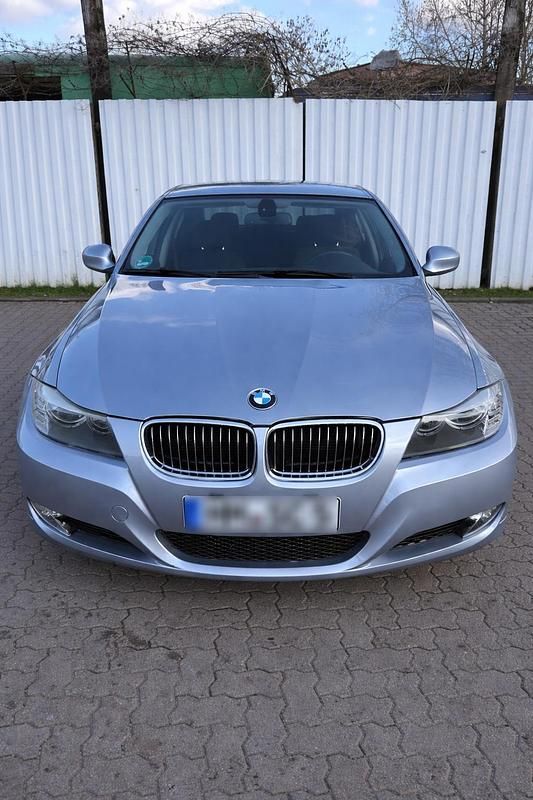 Gebraucht BMW 318 143 PS (105 kW) 2010 Blau Limousine