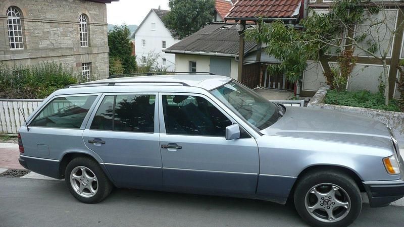Blau Gebraucht 1992 Mercedes 200 Kombi | 3.999 € - Bild 1/4