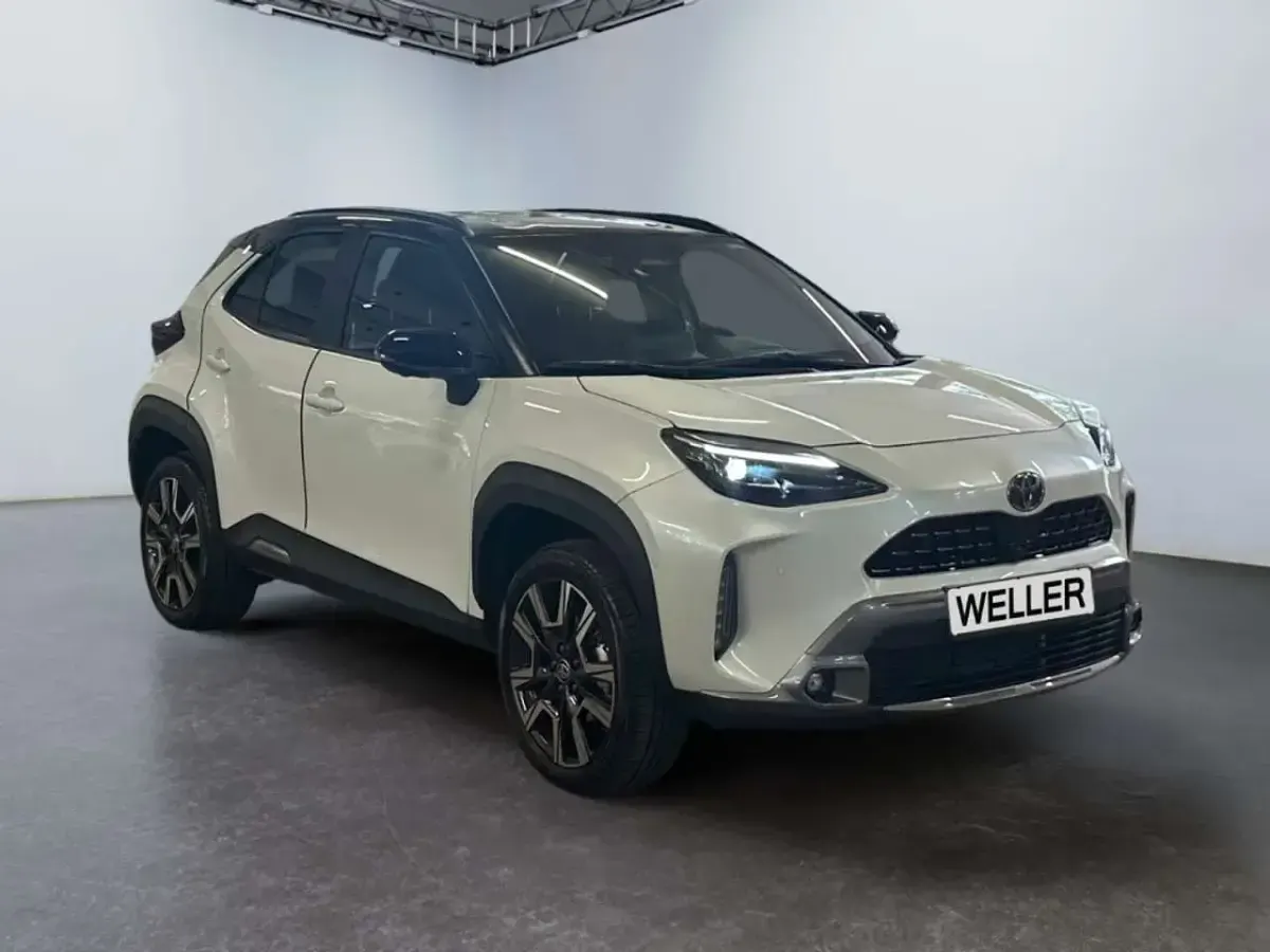 Neu Toyota Yaris Cross Plus 131 PS (96 kW) 2026 Weiss SUV