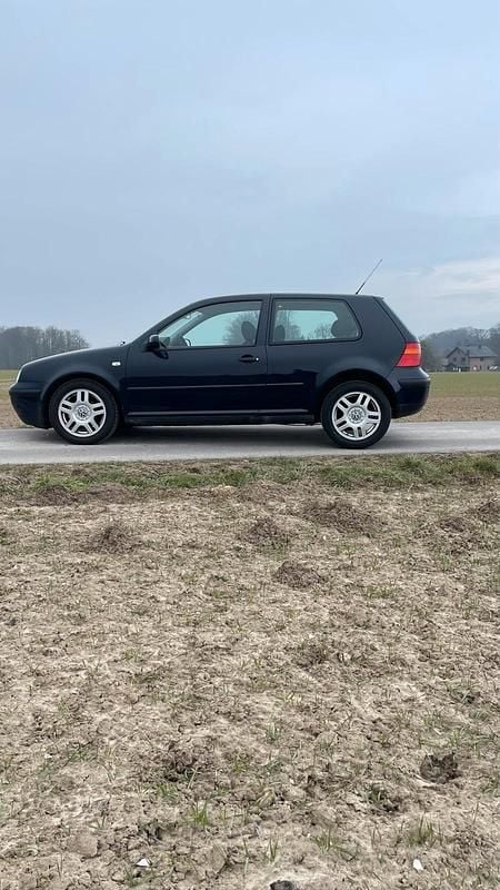 Gebraucht VW Golf IV 75 PS (55 kW) 2001 Blau Kleinwagen