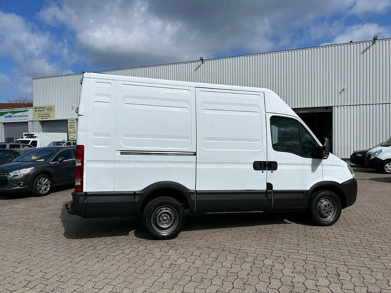 Gebraucht Iveco Daily 126 PS (92 kW) 2010 Weiß Van / Kleinbus