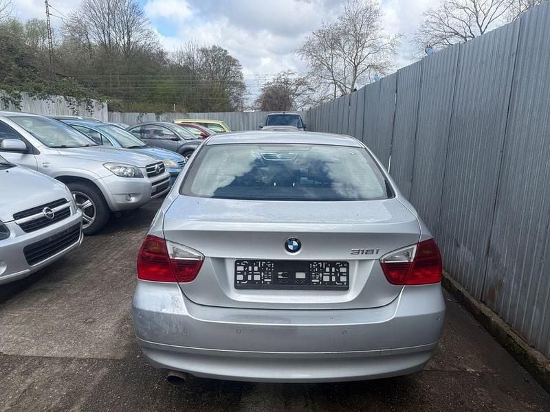 Gebraucht BMW 318 129 PS (94 kW) 2005 Silber Limousine