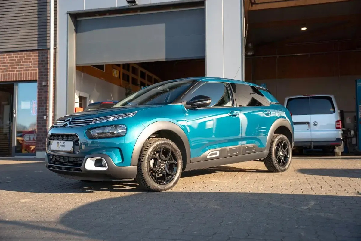 Używany Citroën C4 PureTech 110 KM (80 kW) 2018 Niebieski Sedan/Limuzyna