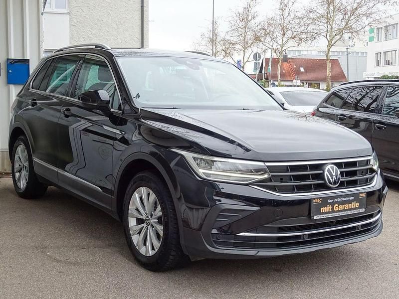 Schwarz Gebraucht 2021 VW Tiguan Life SUV | 19.950 € (Fairer Preis) - Bild 1/4