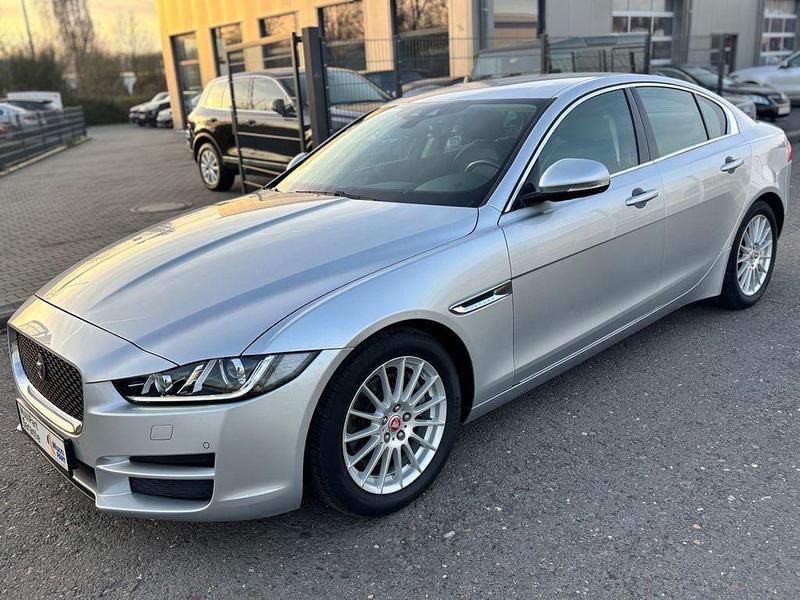 Gebraucht Jaguar XE Prestige 163 PS (119 kW) 2017 Silber Limousine