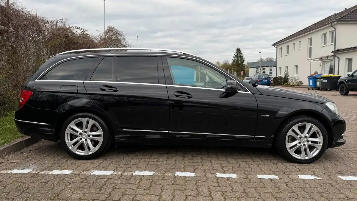 Gebraucht Mercedes C220 170 PS (125 kW) 2012 Schwarz Kombi