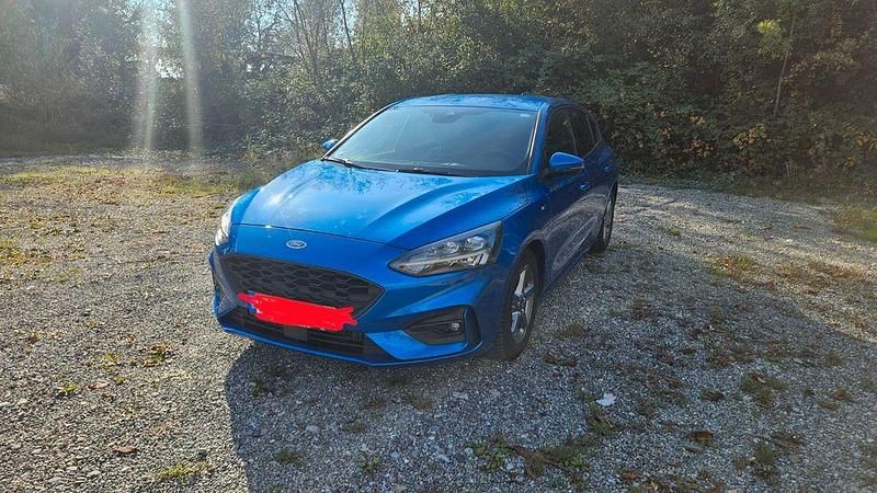 Blau Gebraucht 2020 Ford Focus ST-Line X Limousine | 17.500 € (Fairer Preis) - Bild 1/4