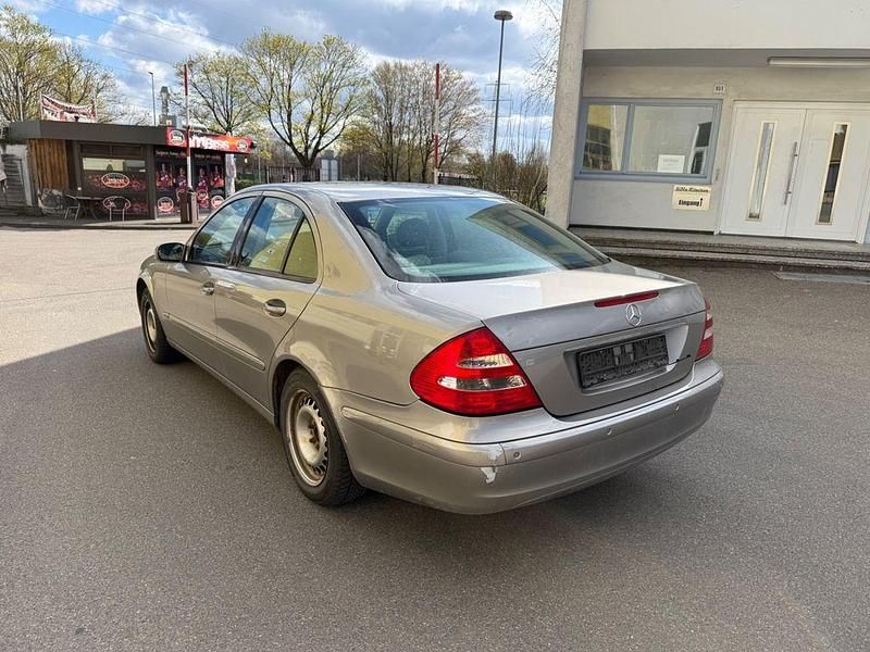 Gebraucht Mercedes E200 163 PS (119 kW) 2003 Silber Limousine