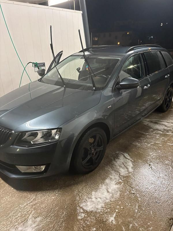 Grau Gebraucht 2016 Skoda Octavia Kombi | 7.999 € (Guter Preis) - Bild 1/3