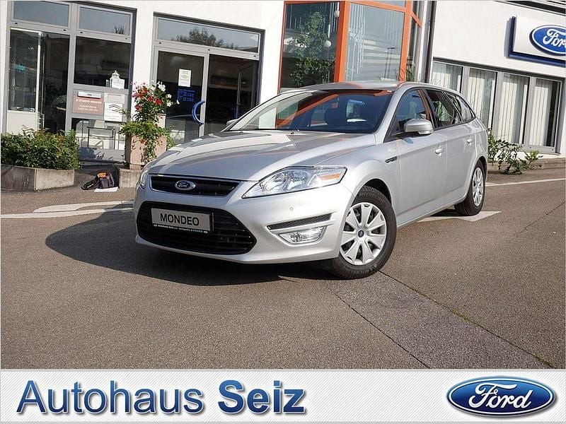 Silber (metallic) Gebraucht 2014 Ford Mondeo Ambiente Kombi | 9.800 € - Bild 1/4