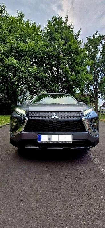 Grau Gebraucht 2021 Mitsubishi Eclipse Cross Basis SUV | 19.700 € (Guter Preis) - Bild 1/4
