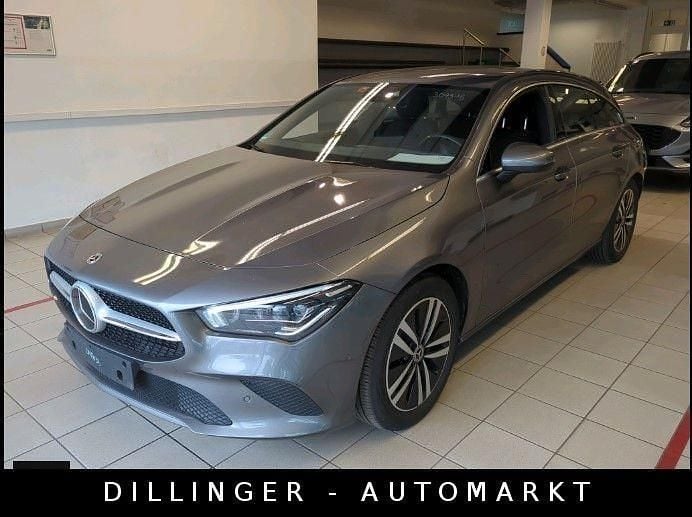 Mountaingrau Gebraucht 2022 Mercedes CLA220 Limousine | 24.790 € (Superpreis) - Bild 1/4