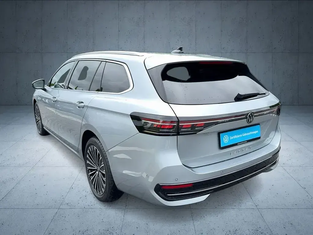Gebraucht VW Passat Elegance 204 PS (150 kW) 2025 Oyster silver metallic Kombi