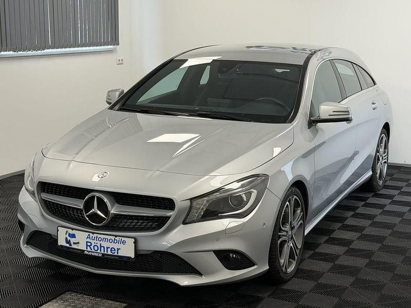 Gebraucht Mercedes CLA200 Urban 136 PS (100 kW) 2015 Silber 761 (polarsilber  metalliclack) (metallic) Coupé