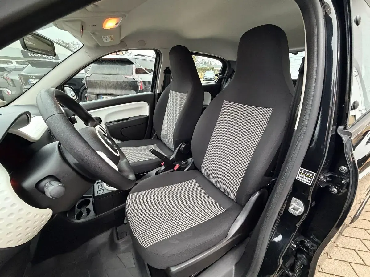 Gebraucht Renault Twingo Life 69 PS (50 kW) 2018 Schwarz Kleinwagen