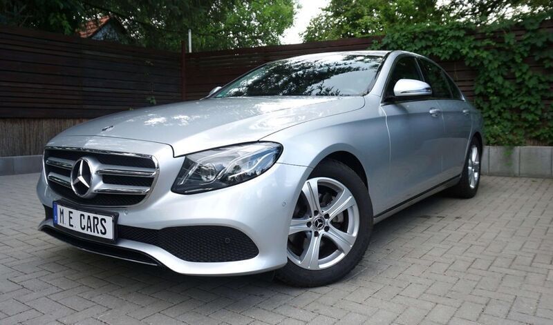 Iridiumsilber metalliclack Gebraucht 2017 Mercedes E220 Limousine | 26.500 € (Guter Preis) - Bild 1/4
