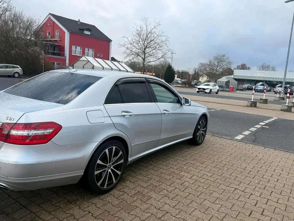 Gebraucht Mercedes E350 211 PS (155 kW) 2012 Grau Limousine