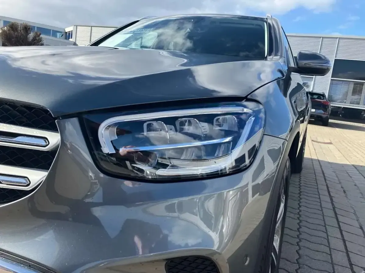 Gebraucht Mercedes GLC220 194 PS (142 kW) 2022 Metalliclack selenitgrau SUV