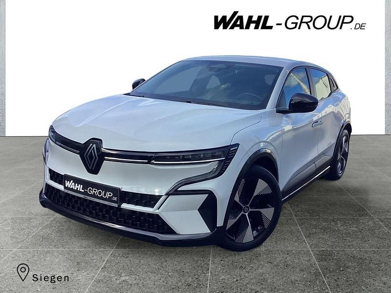 Weiß Gebraucht 2022 Renault Mégane Equilibre Limousine | 19.990 € (Fairer Preis) - Bild 1/4